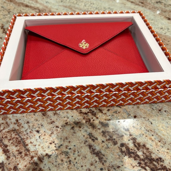 Tory Burch envelope clutch - Picture 1 of 2